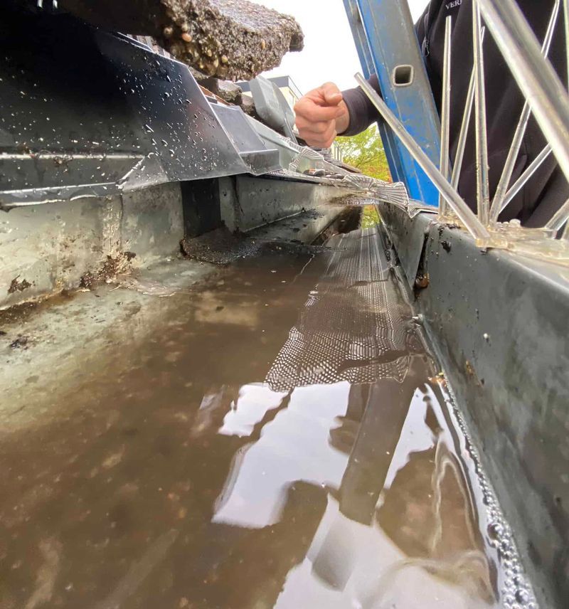 Voorbereiding van de dakgoot voor montage